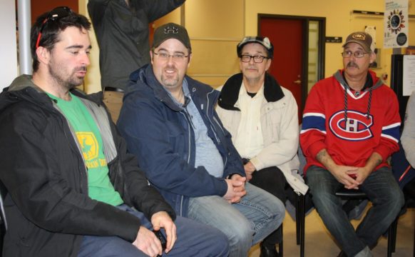 Une vingtaine de chômeurs et chômeuses et de militantes et militants solidaires ont occupé les bureaux de Service Canada de Baie-Comeau pendant une quarantaine de minutes