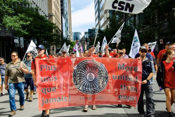 Les travailleuses et travailleurs de Rolls-Royce Canada manifestent leur mécontentement