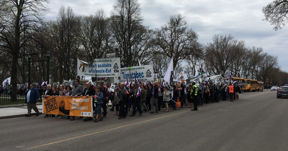 Des syndicats du STS manifestent à Québec en ce 15 mai 2018.