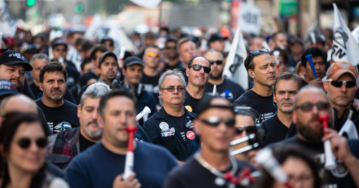 Montreal, Québec, Canada - 13 septembre 2018: Les employé-es d’entretien manifestent devant la STM
contre les demandes de recul injustifiés 
Photo Normand Blouin