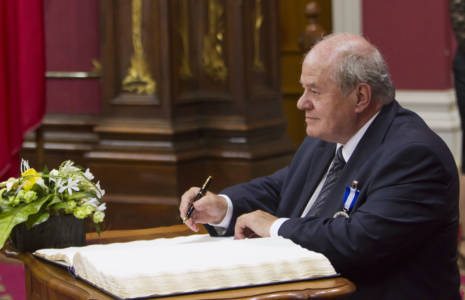 La CSN félicite un grand Québécois, bâtisseur et désormais chevalier!