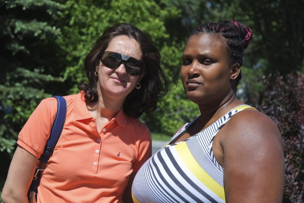 Hind Djermouni et Daliana Jean Baptiste, deux parents dont les enfants fréquentent l’installation Minime