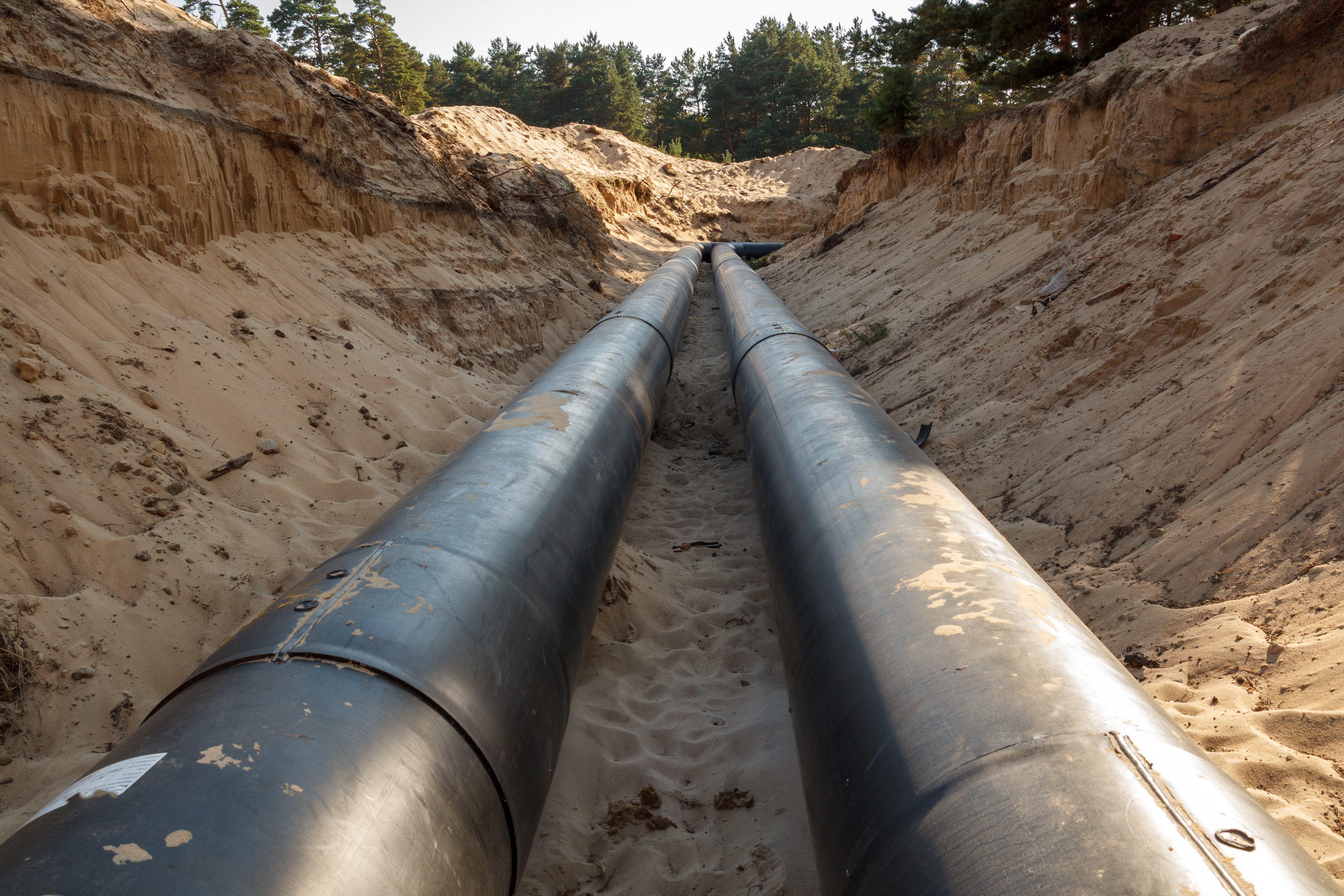 Layed pipeline construction