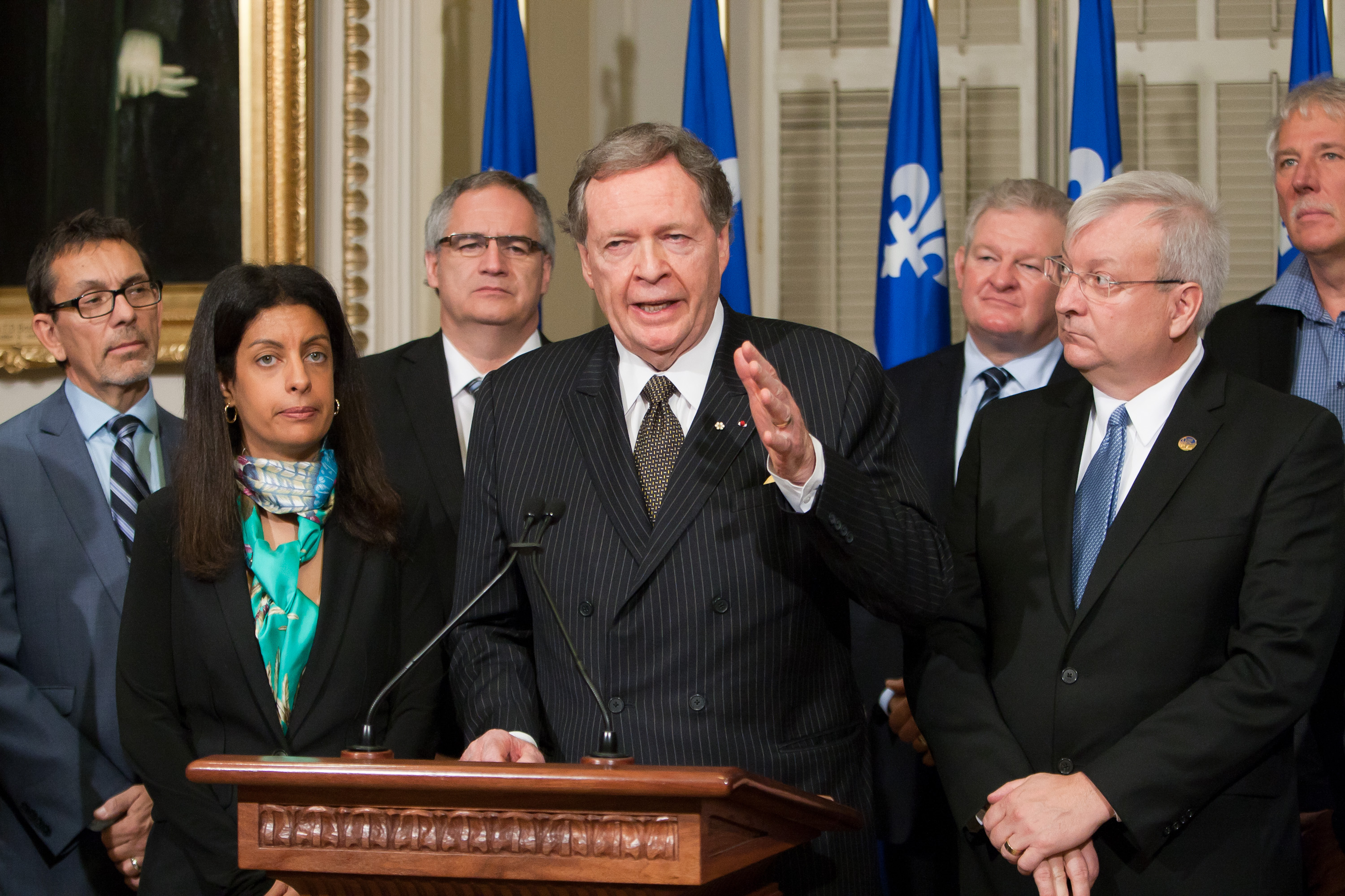 À gauche sur la photo, Alain Lampron, président de la FIM-CSN, lors de l'annonce de la nomination de Raymond Chrétien, le mardi 18 octobre, à l'Assemblée nationale. | Photo : Clément Allard