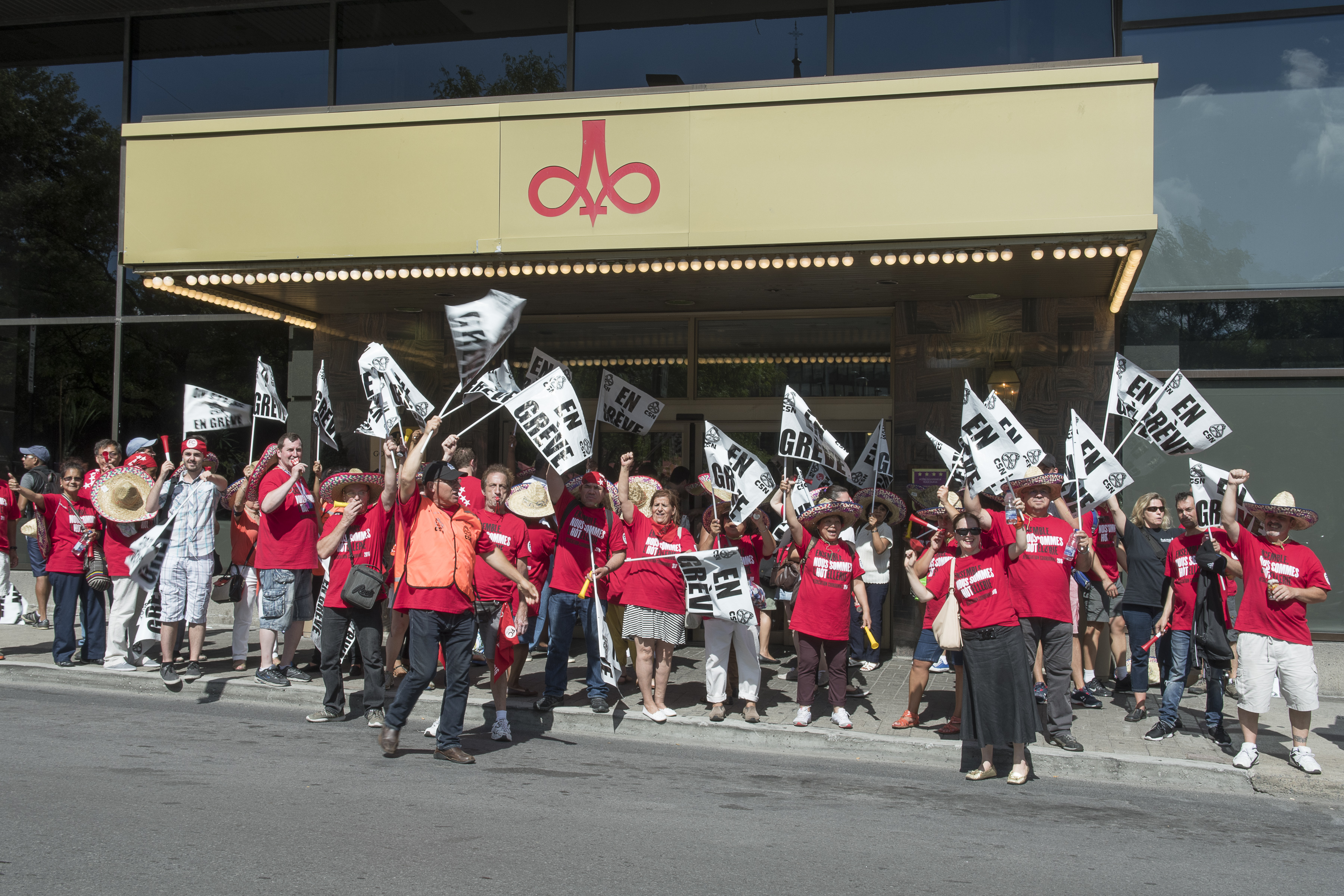 Les membres du STTHGPD lors d'une journée de grève, le 9 septembre dernier - Photo : Michel Giroux