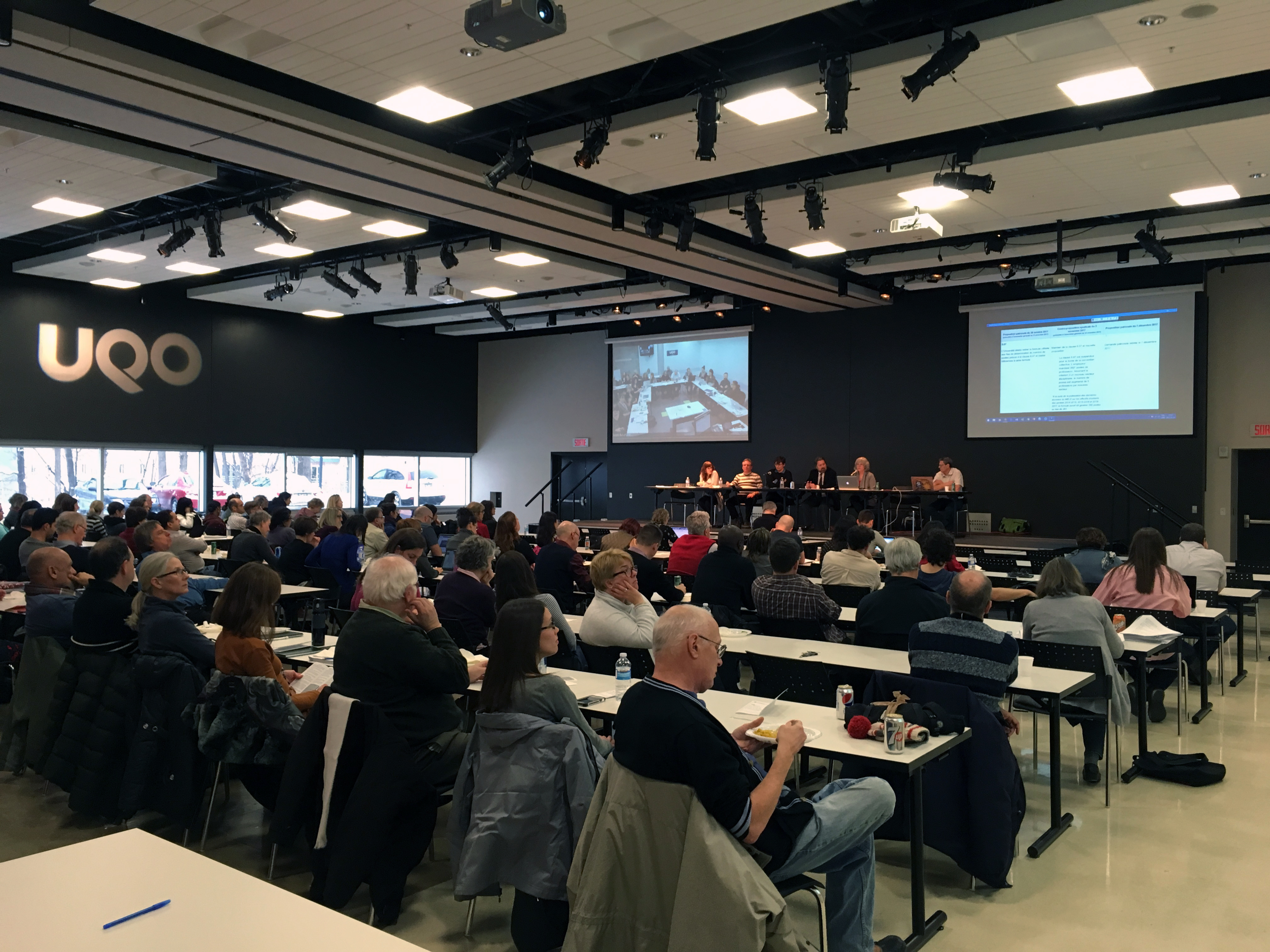 Les membres du SPUQO en assemblée générale