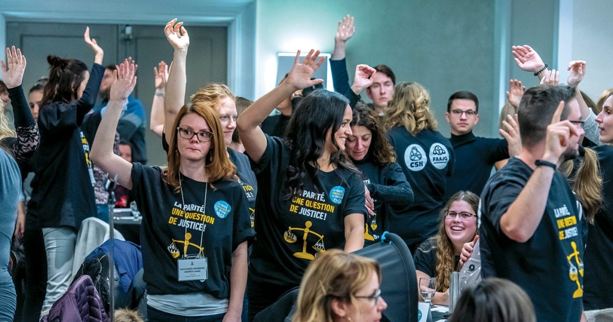 Vote de grève lors de l’assemblée générale qui réunissait l’ensemble des syndicats des avocates et avocats de l’aide juridique, le 15 novembre