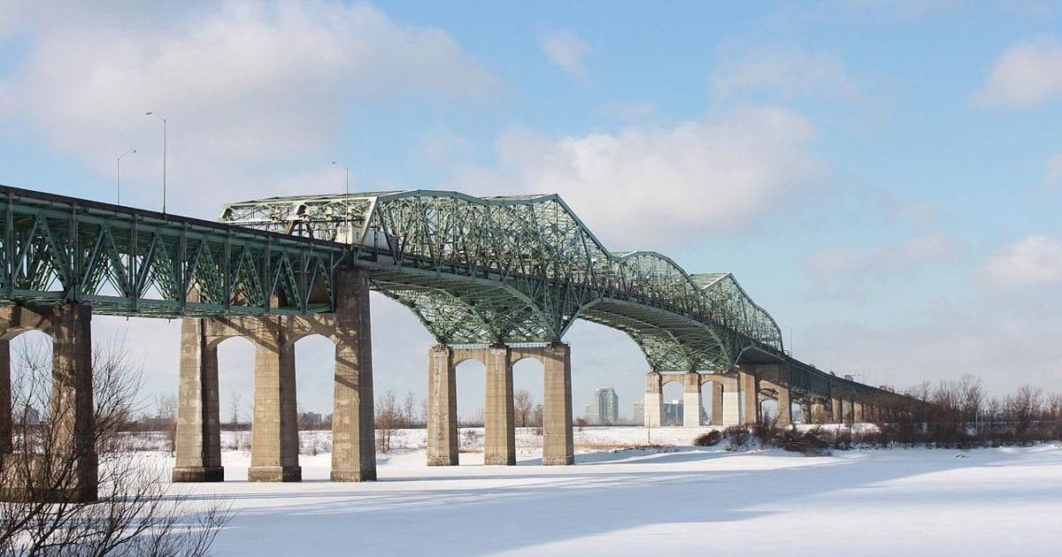 Image de l'ancien Pont Champlain en hiver