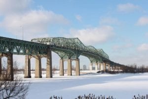 Image de l'ancien Pont Champlain en hiver
