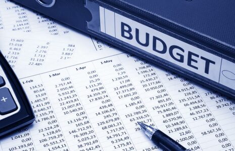 Le budget provincial : des promesses séduisantes, un accueil mitigé