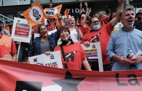 La CSN manifeste contre Tidan Inc. et le Marriott Château Champlain