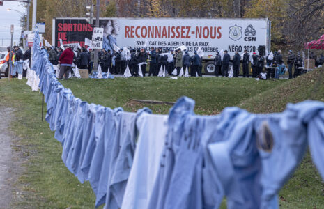 Les agents correctionnels manifestent à Montréal et à Québec