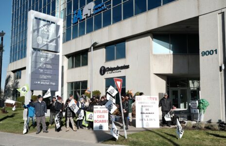 Les syndiqué-es du STT de la Coop Lanaudière manifestent devant le siège social de Sollio
