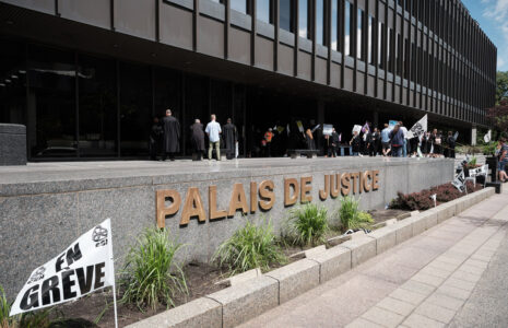 Sans entente avec Québec, les avocates et avocats de l’aide juridique déclenchent la grève