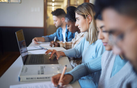 La langue devrait être maîtrisée avant les études supérieures 