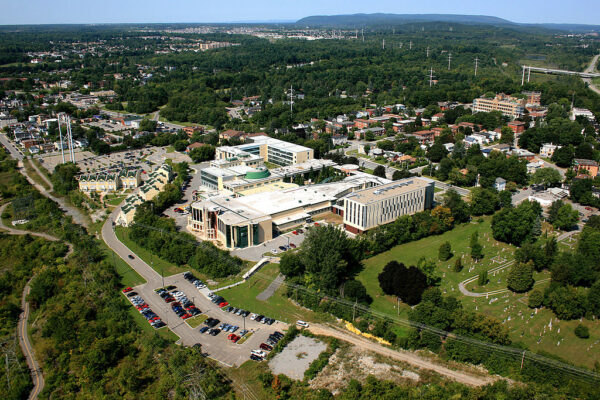 Une entente de principe adoptée à 76 % par les profs de l’UQO
