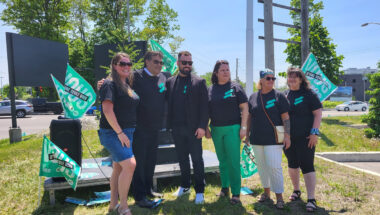 Les membres du Front commun manifestent à Saint-Jérôme 