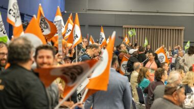 Christian Dubé garde le cap sur sa réforme, la mobilisation s’élargit