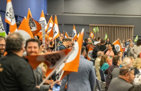 Christian Dubé garde le cap sur sa réforme, la mobilisation s’élargit