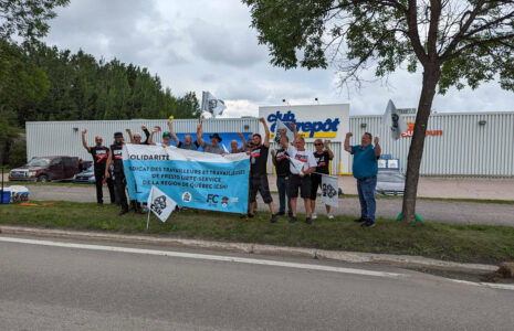 Les lock-outé-es de Presto Libre-Service manifestent à Jonquière 