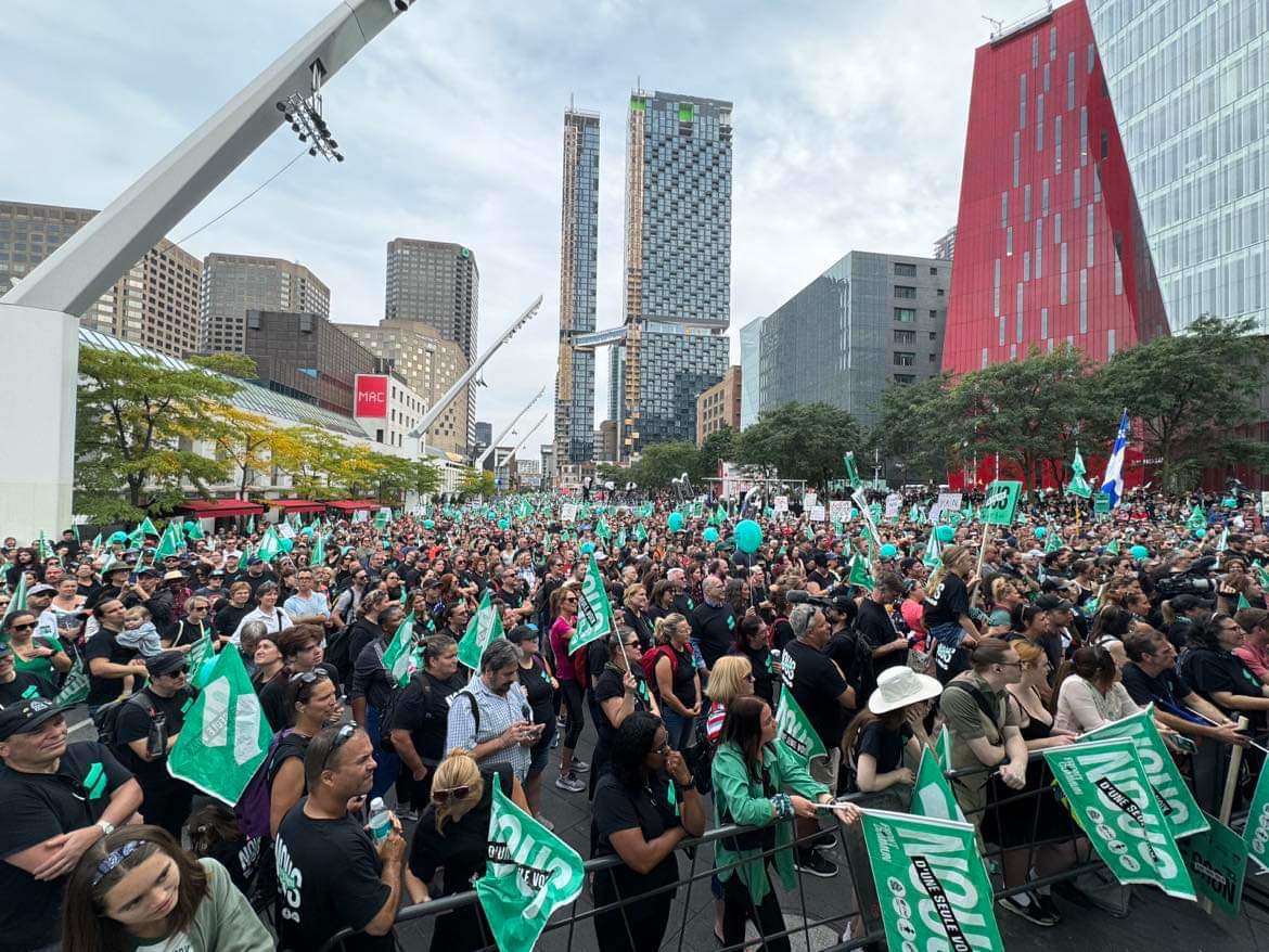 Plus de cent mille personnes manifestent à Montréal pour les services publics