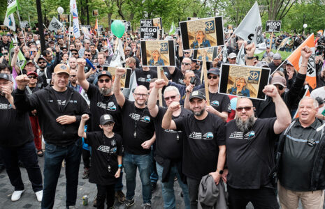 Des centaines de salarié-es de la STM se rassemblent pour  exiger le retrait des reculs dans leurs conditions de travail