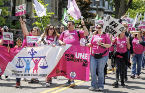 Le personnel de soutien de l’aide juridique vote en faveur de la recommandation du conciliateur