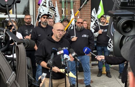 Manifestation des employé-es d’entretien pour un retour à la négociation