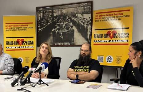 La CSN incite la population à ne plus fréquenter la succursale de Renaud-Bray à Place Laurier