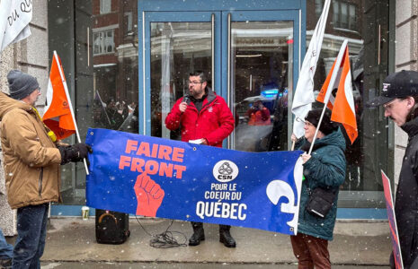 Faire front contre les attaques aux droits des travailleuses et des travailleurs