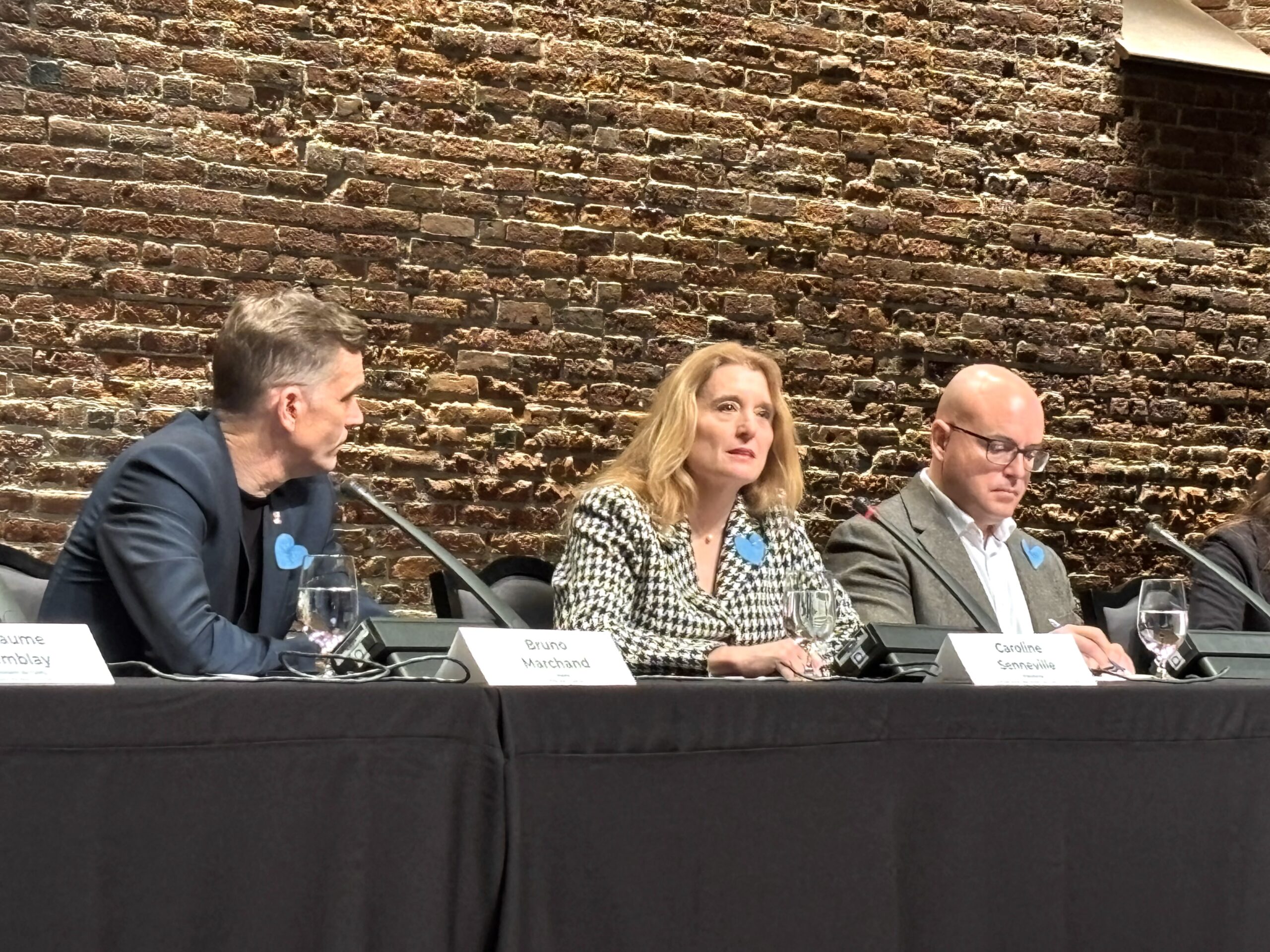 Mobilisation historique: une trentaine d'organisations unies pour exiger des mesures urgentes en immigration