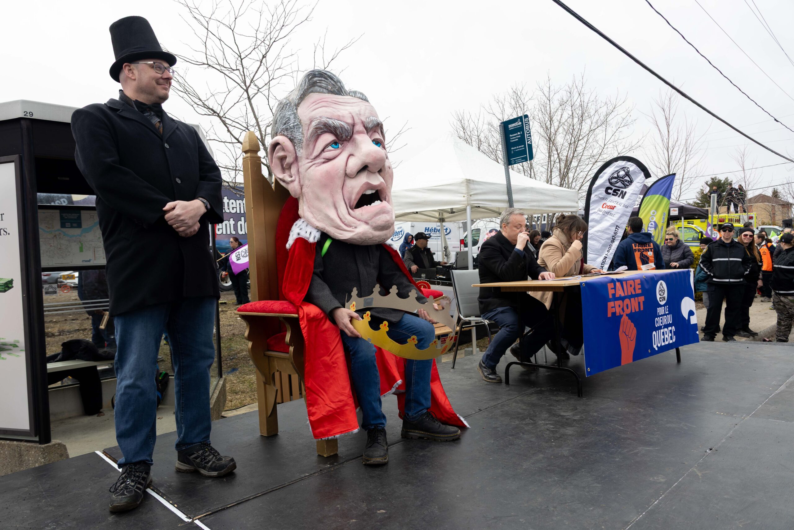 Un couronnement qui sent la fin de règne