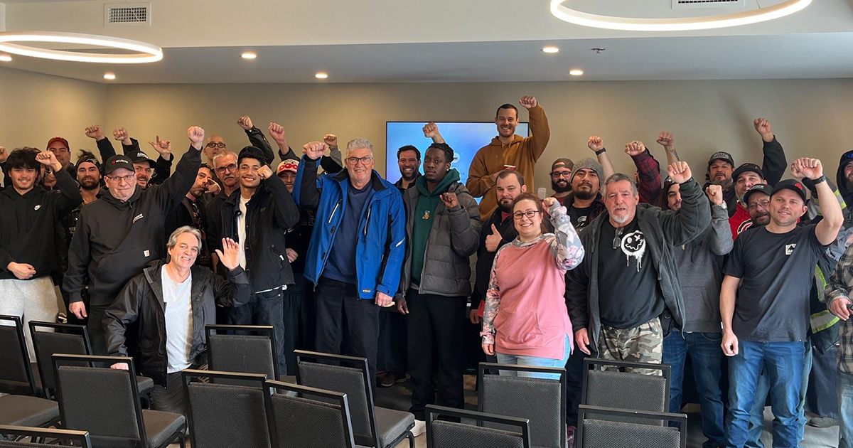 Les travailleuses et travailleurs de FRE Composites adoptent l’entente de principe à 91 %