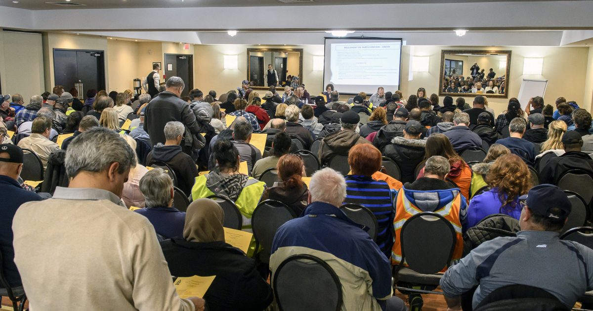 Les membres du STTT-CSN en assemblée générale. - Photo : Michel Giroux