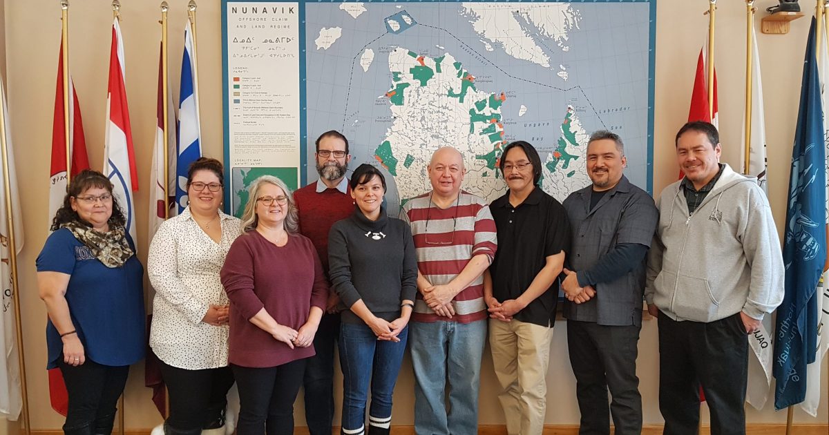 Les comités de négociation syndical et patronal.
