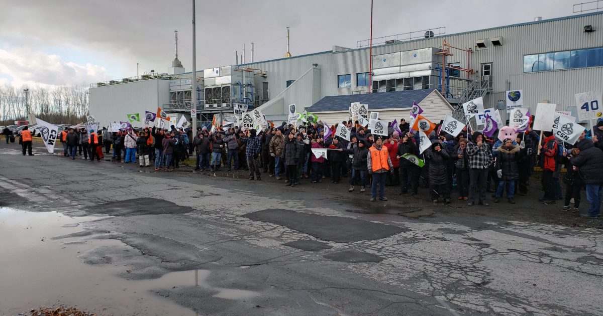 Manifestation chez Olymel Drummondville (Bacon Inter-America) ce matin.