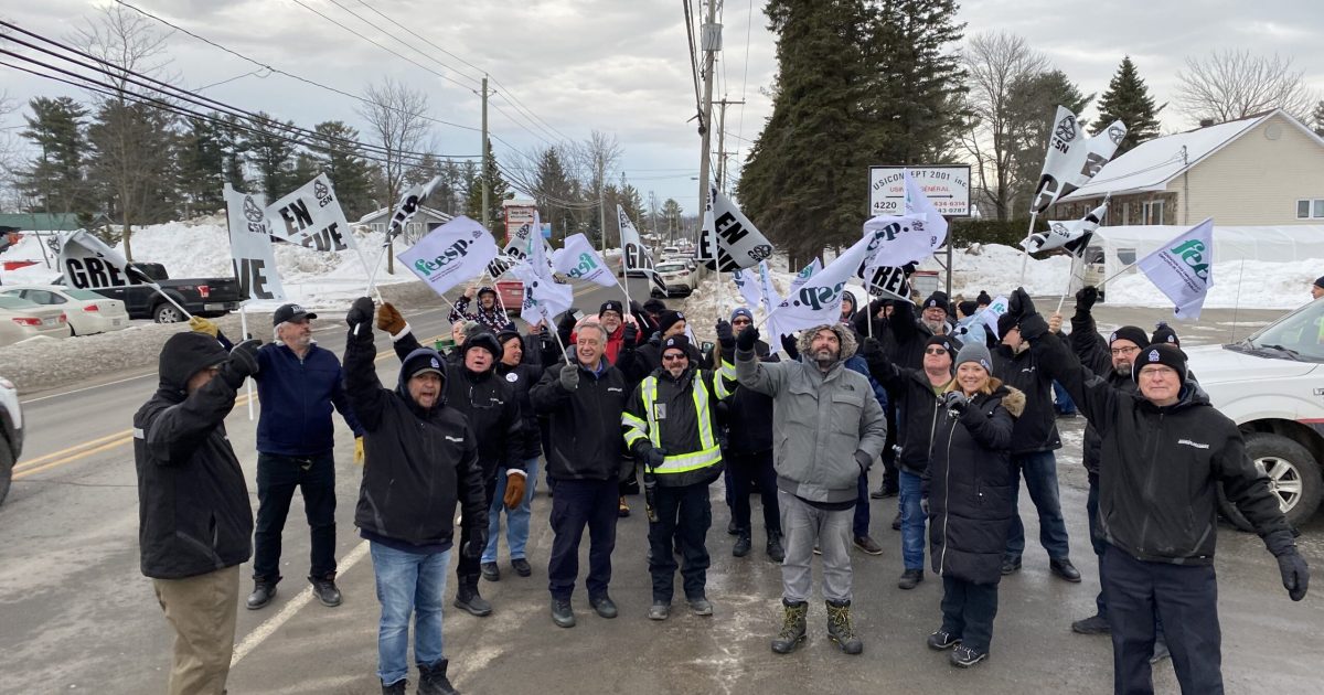 Les membres du syndicat sur la ligne de piquetage ce 15 février. - Photo : Martin Petit
