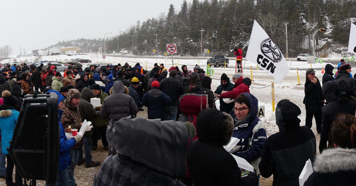 Les membres du SEBLP lors de la manifestation d'aujourd'hui.