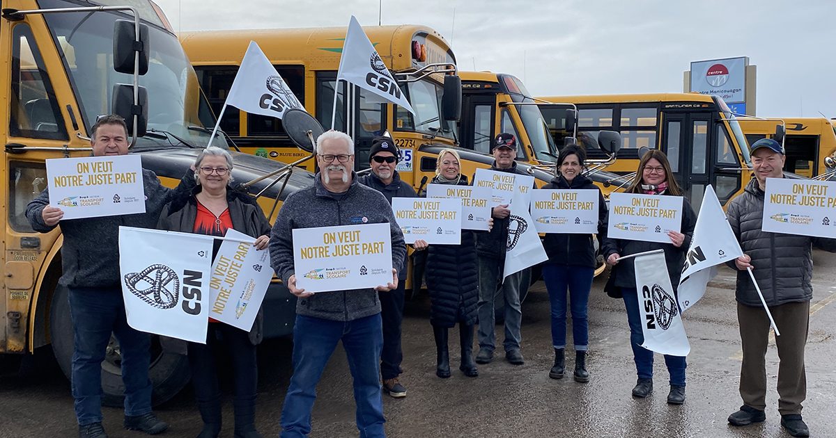 Les membres du Syndicat des chauffeurs scolaires de Pointe-Aux-Outardes (CSN).