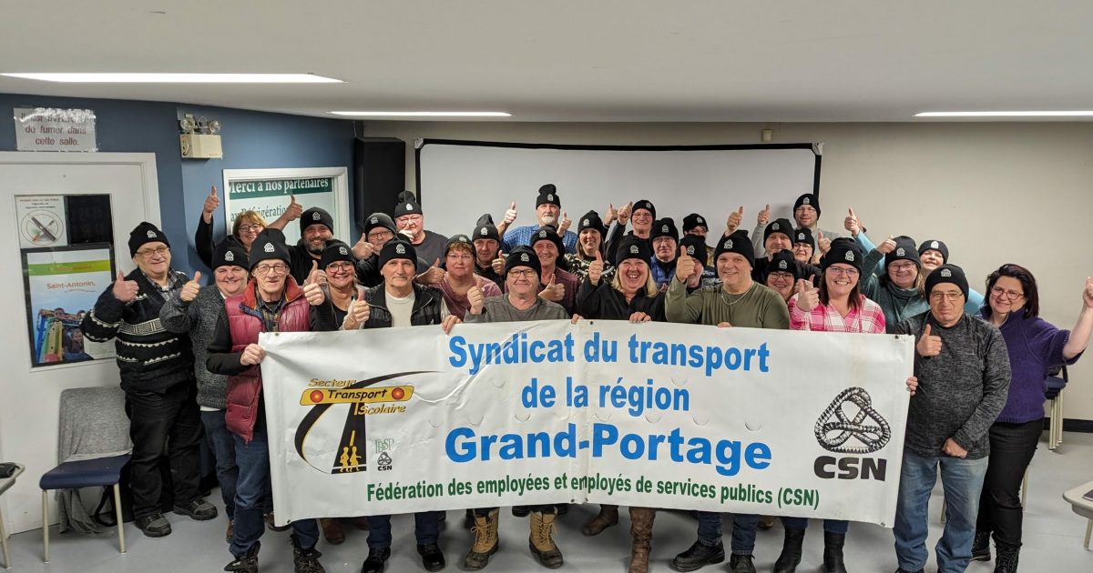 Les membres du syndicat en assemblée générale.